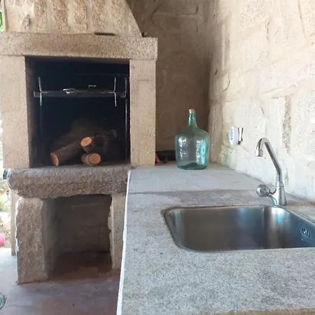Vakantiehuis Vina Da Igrexa, Casa Con Jardin Y Barbacoa En *