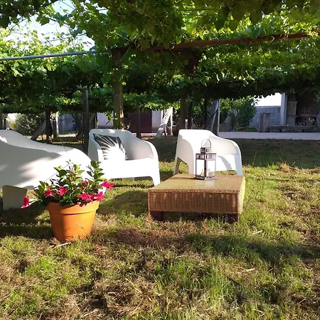 Vakantiehuis Vina Da Igrexa, Casa Con Jardin Y Barbacoa En *